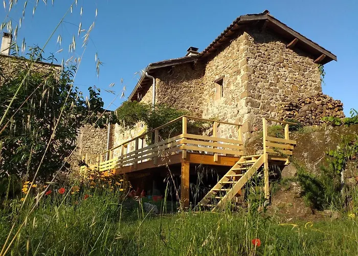 Les Pentes Du Chateau De Retourtour Lamastre